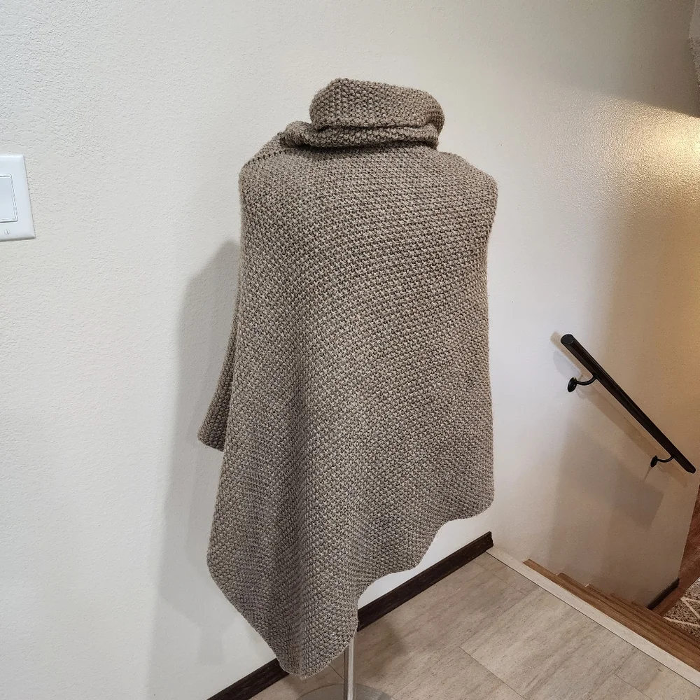 Cocogio Made in Italy Wool Blend Poncho Cowl Neck Nubby Knit Neutral Tan OSFM